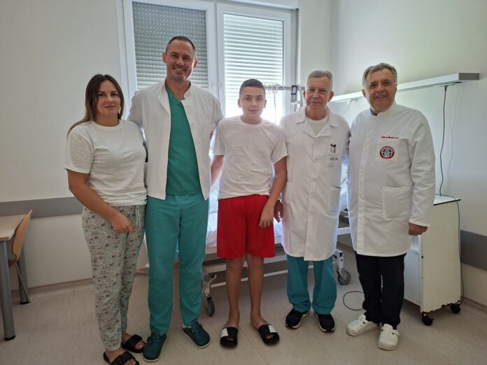 BOLNICA BIJELJINA: Dvanaestogodišnjak ponovo na košarkaškom terenu nakon uspješno urađene ablacije srca (foto)