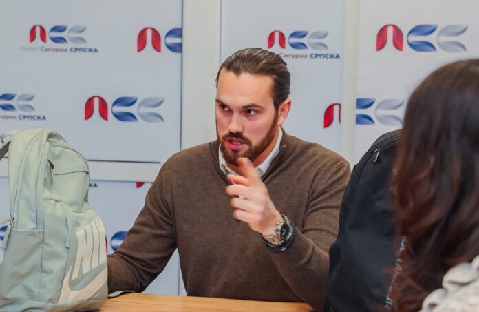 ŠKOLA BEZ TERETA: Miloš Stanišić – inicijativa za uvođenje školskih ormarića u sve osnovne škole u Bijeljini (foto)