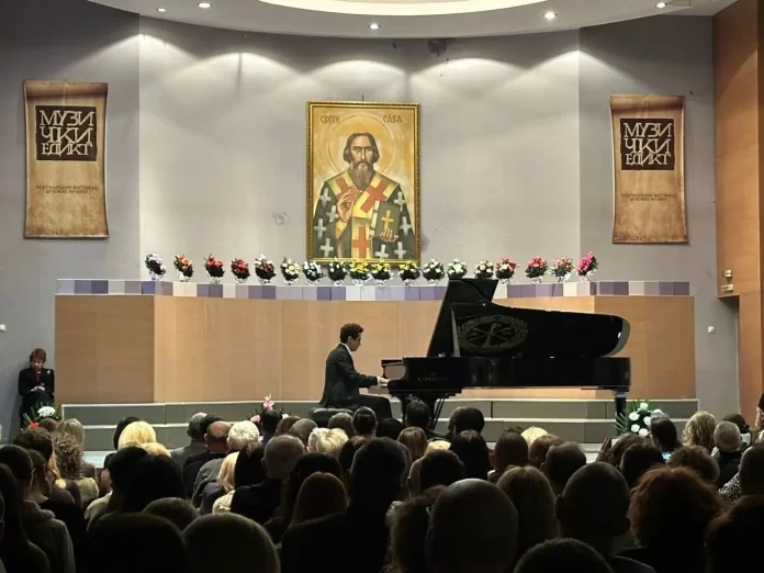 Svjetski pijanista Konstantin Emeljanov 9. marta u Bijeljini (foto)