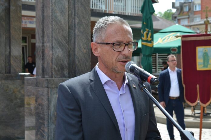 OSTOJIĆ: Institucije BiH i EU da reaguju na veličanje fašističkih i zločinačkih ideologija