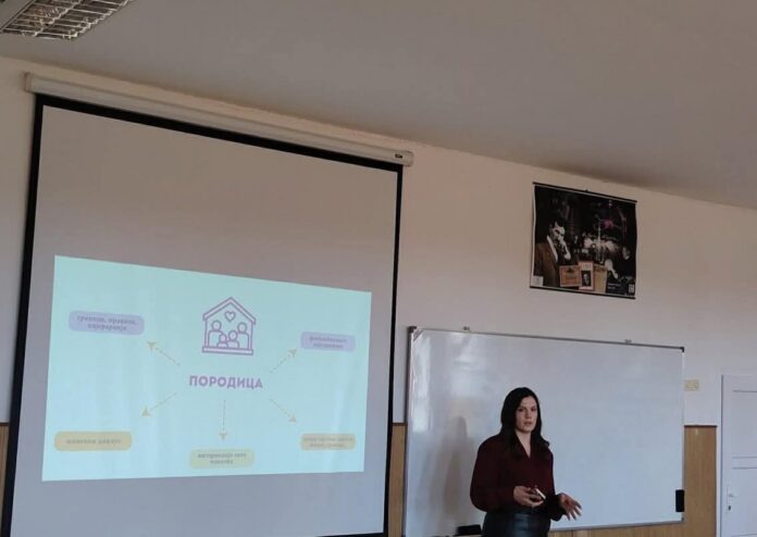 Centar za socijalni rad Bijeljina: Predavanje o ulozi porodice u očuvanju mentalnog zdravlja djece održano u OŠ u Gornjem Dragaljevcu