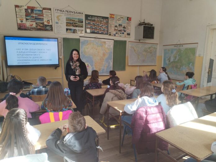 PU BIJELJINA: Edukativna predavanja povodom obilježavanja „Međunarodnog dana sigurnijeg interneta“