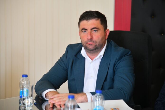 Bijeljina bez sredstava za Rome, Doboj dobio 170.000 KM:  Petrović traži od Hurtića objavu kriterijuma (foto)