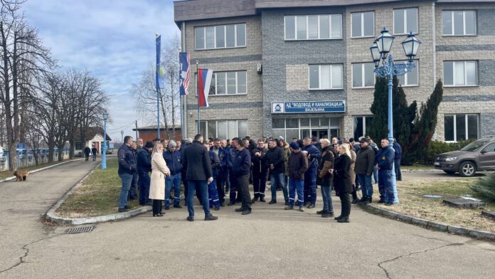 BIJELJINA: Radnici “Vodovoda i kanalizacije“ u štrajku upozorenja – najavljen generalni štrajk za 13. februar (foto)