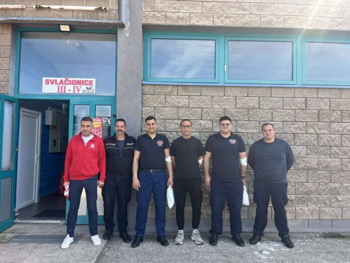 Vatrogasci iz Bijeljine darovali krv u Srbcu: Humanost opet na djelu (foto) = Test