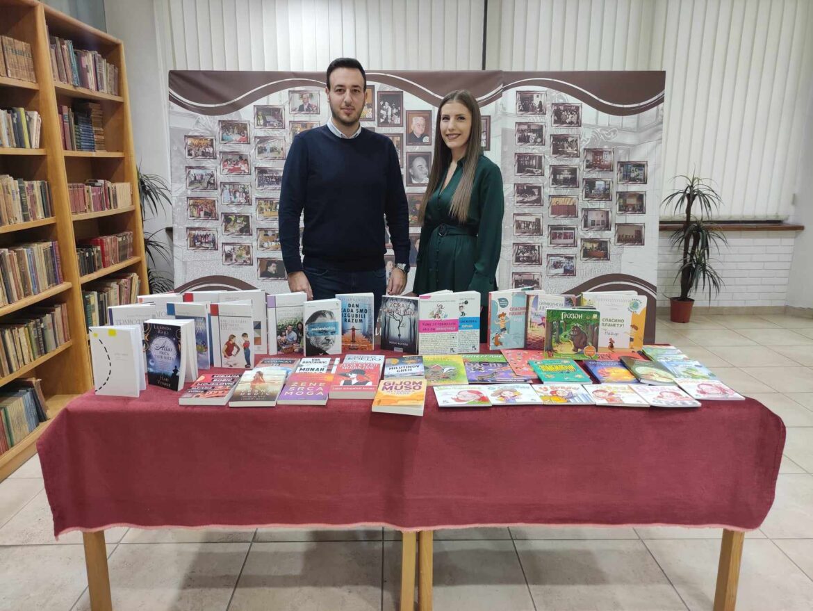 Bijeljinska Biblioteka uručila zahvalnicu društevno odgovornoj kompaniji Steko centar d.o.o. zbog značajne finansijske donacije (foto)