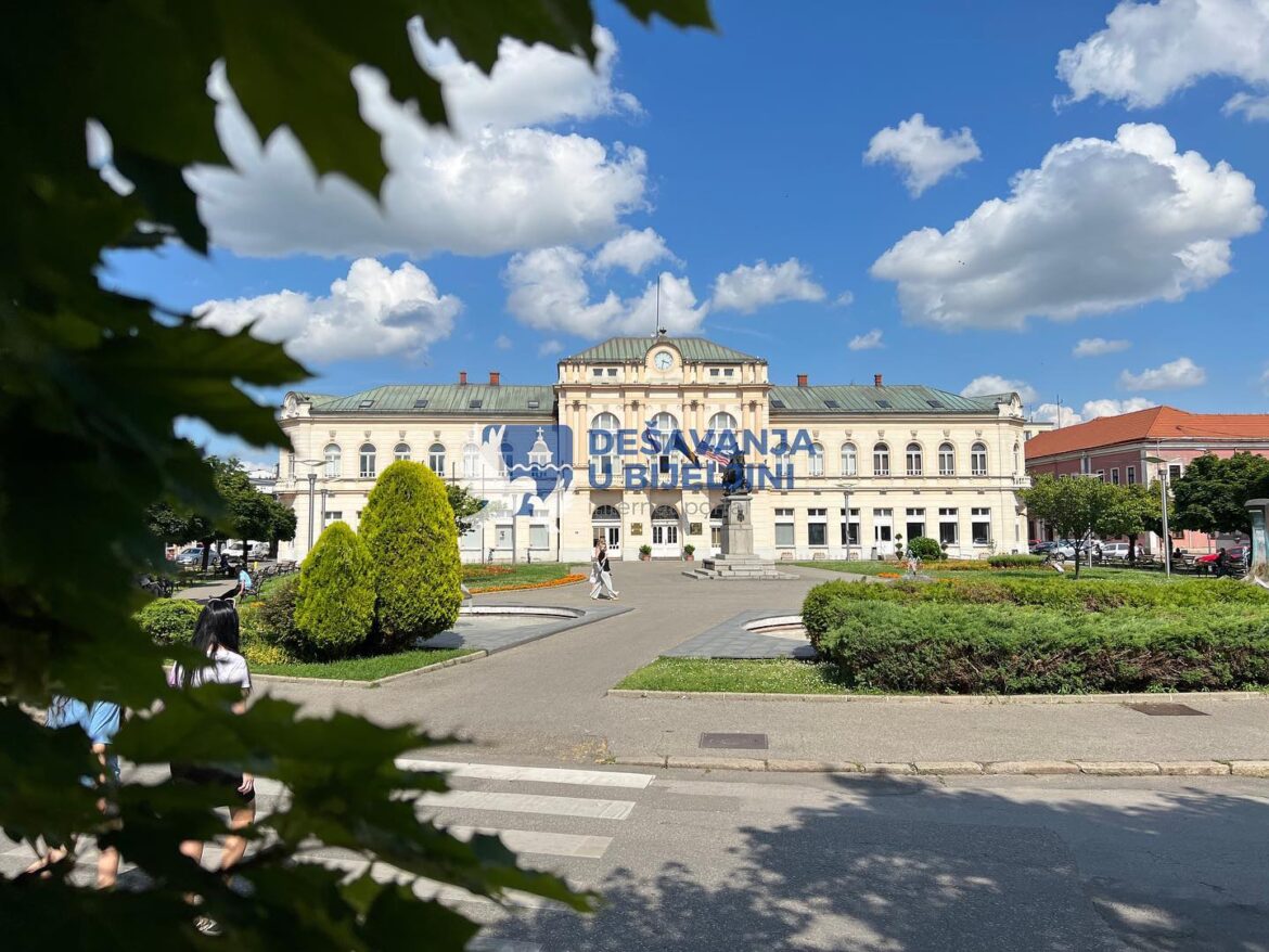 TRKA ZA GRADONAČELNIKA: Bijeljina je „Ahilova peta“ SNSD, a opozicije – sve ostalo (foto)