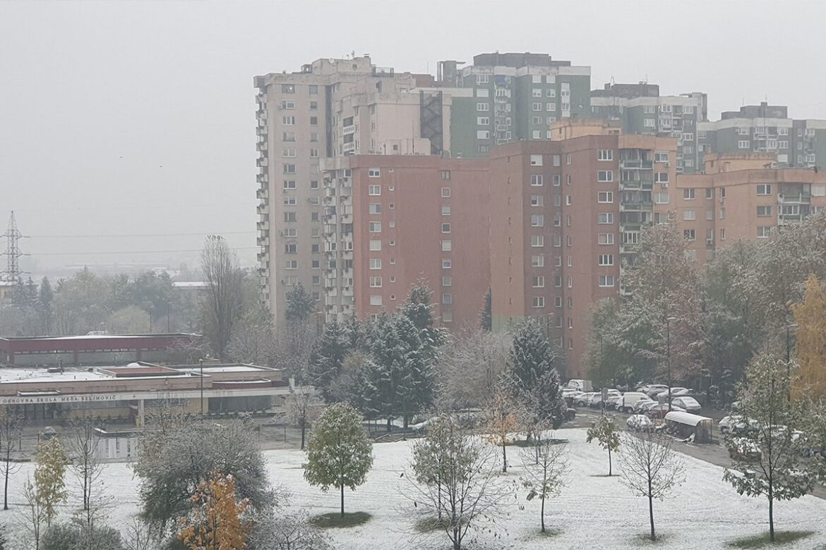 Snijeg zabijelio Sarajevo