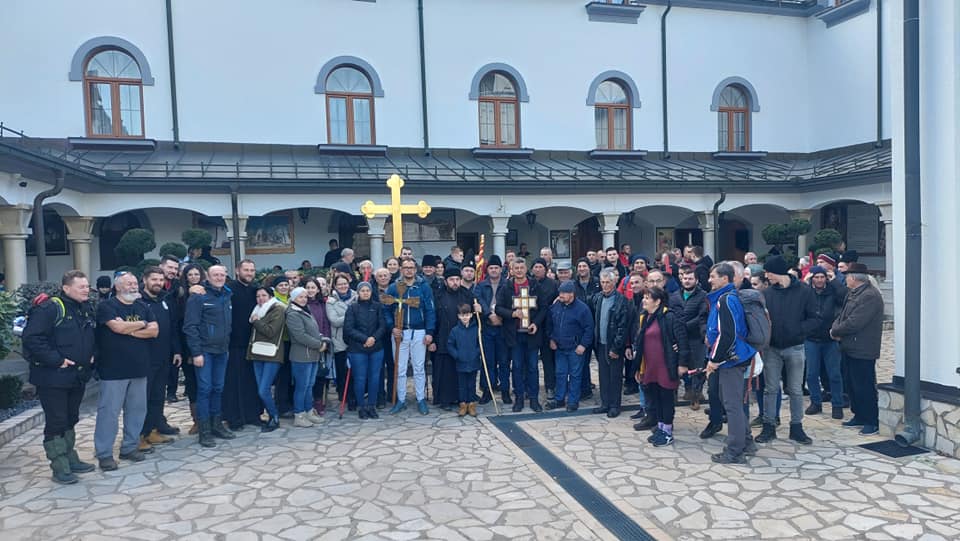 PED MAJEVICA: Humanitarna šetnja za porodicu Stojić iz Patkovače i hodočašće od Lokanja do manastira Tavna (foto)