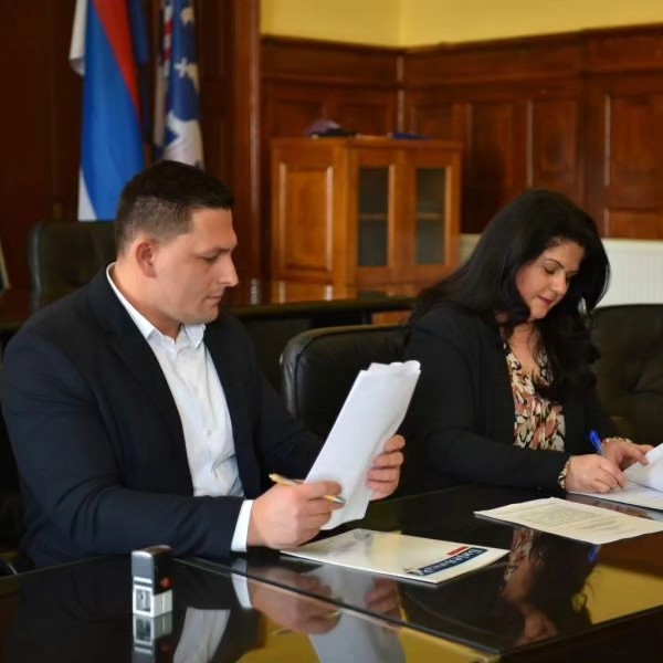 Grad Bijeljina i Investiciona fondacija „Impakt“ potpisali ugovor o partnerstvu na realizaciji programa podrške preduzetništvu kroz IMPAKT Inkubator poslovnih ideja (foto)