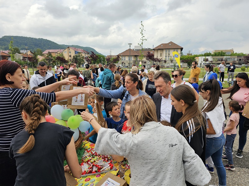 UGLJEVIČKI MALIŠANI OD PORTE DO PARKA: Brzo došli do skrivenih vaskršnjih jaja