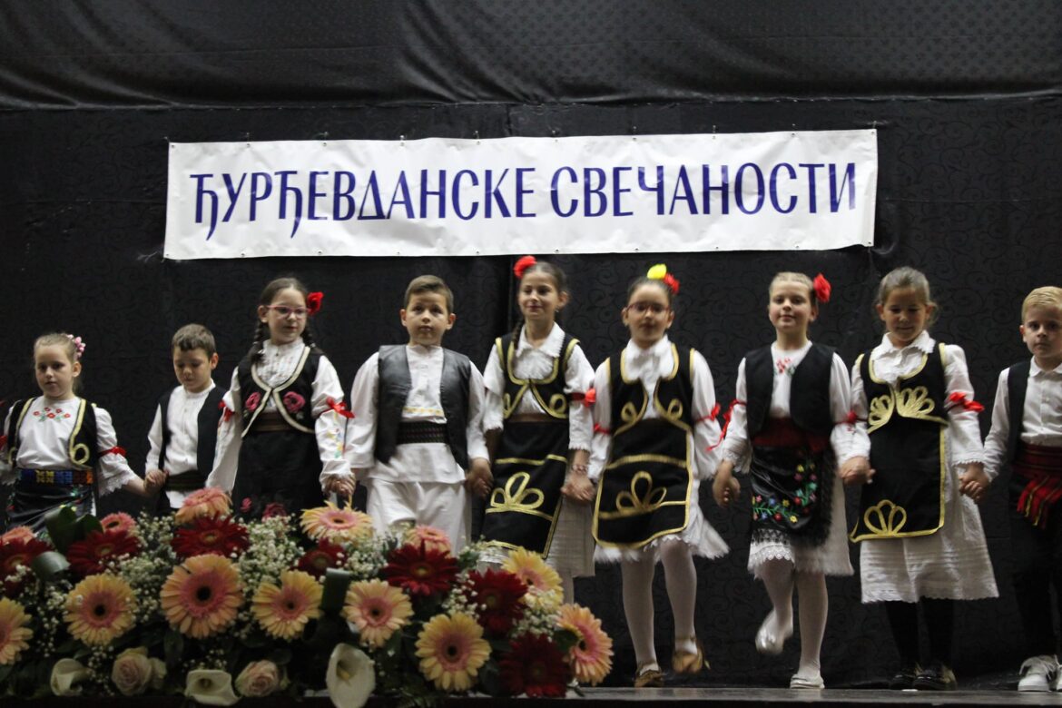 LOPARE: Kruna manifestacije Đurđevdandskih svečanosti je nastup mladih u kulturno-zabavnom programu (foto)