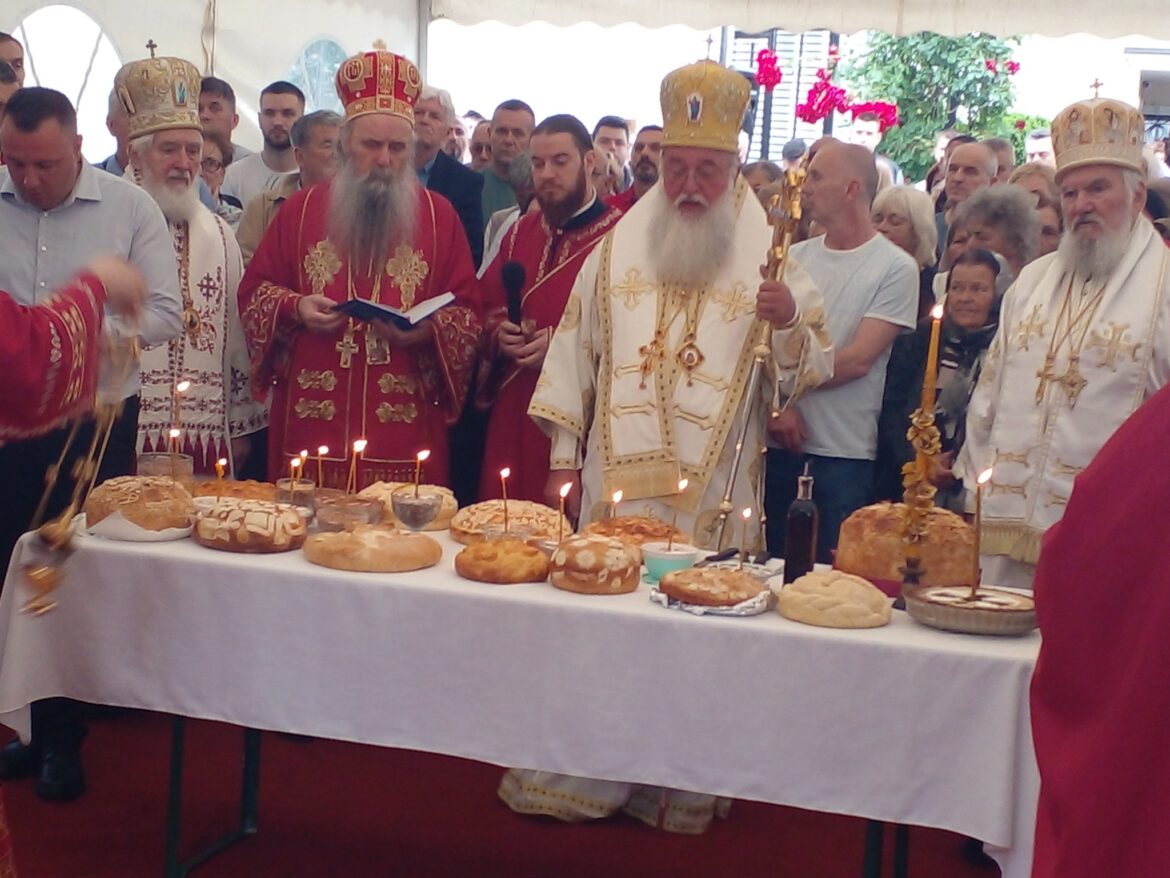 BIJELJINA: Proslavljena krsna slava Manastira svetog Vasilija Ostroškog (foto)