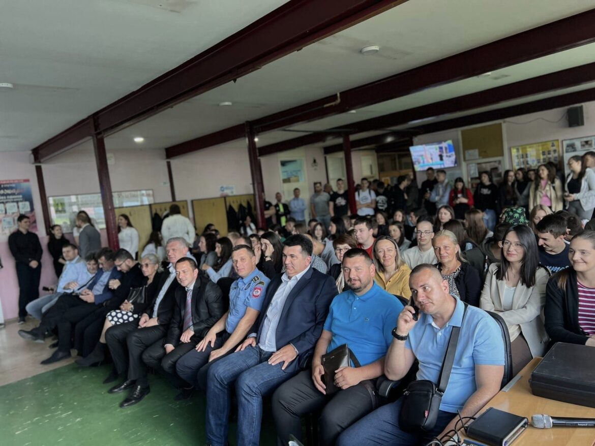 LOPARE: Dan škole u Srednjoškolskom centru “Vuk Karadžić” (foto)