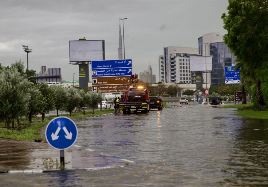 Nevrijeme ponovo pogodilo Dubai – Kiša pada od noćas, uveli škole na daljinu