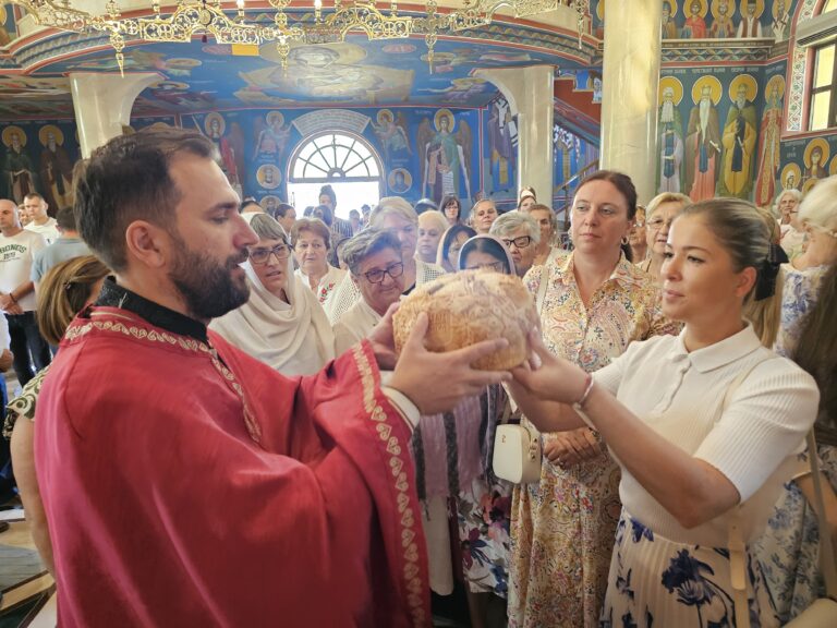 POMOĆ PRUŽAJU S LJUBAVLJU: Ugljevičko Kolo srpskih sestara proslavilo krsnu slavu-Svetu Mariju Magladenu (foto)