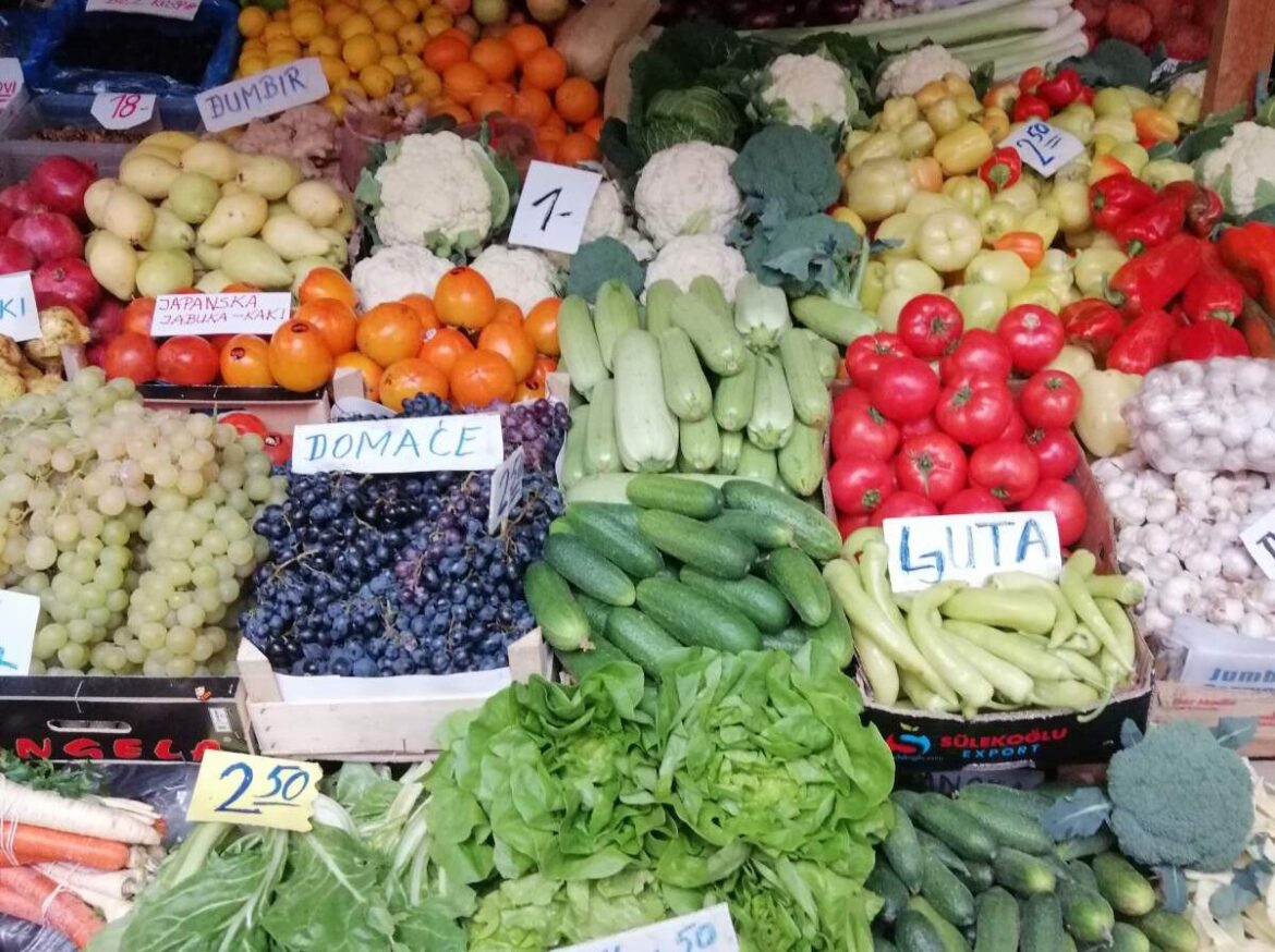 Današnje CIJENE voća, povrća i cvijeća na ZELENOJ PIJACI u Bijeljini