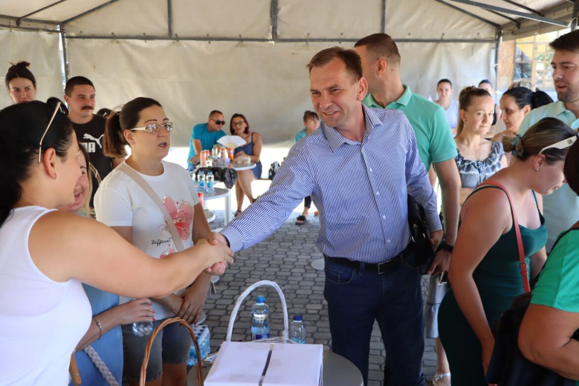 U Ugljeviku Humanitarni bazar „Srcem za Sergeja“ (foto)