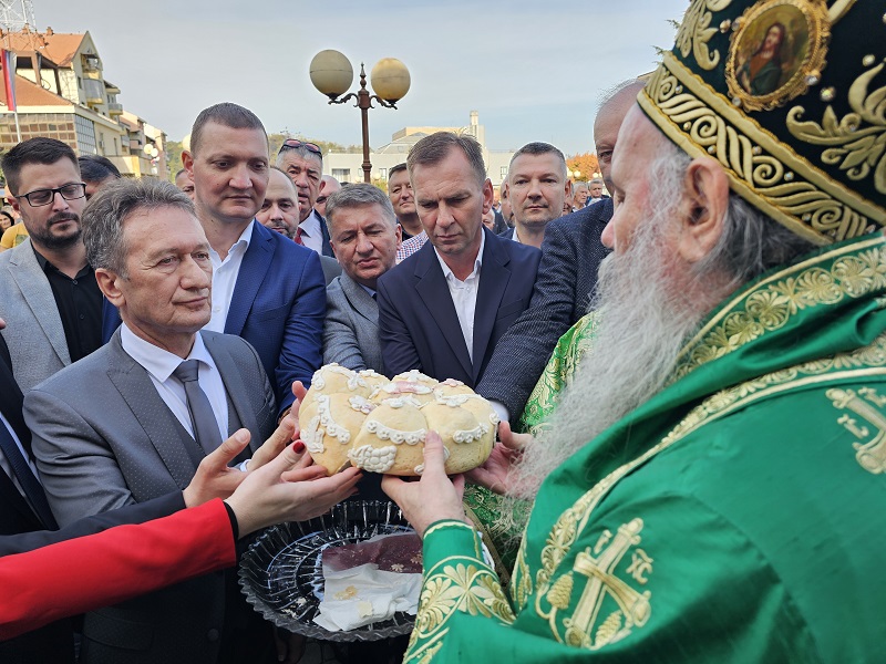 Mitropolit Fotije na krsnoj slavi opštine Ugljevik: DA SRBI UVIJEK IDU PUTEM PRAVOSLAVLJA I SVETOSAVLJA