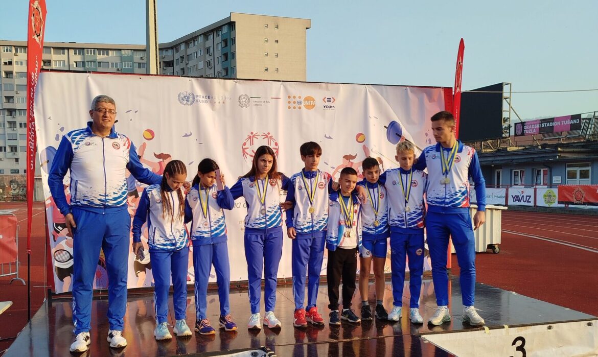 Osam medalja za bijeljinske „Akademce“ u Tuzli! (foto)