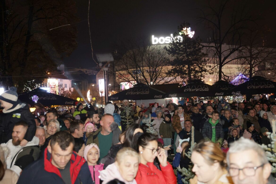 „ZIMZOBAL“: „Banjalučka zima“ – Muzika, radost i 500 lampiona (foto,video)