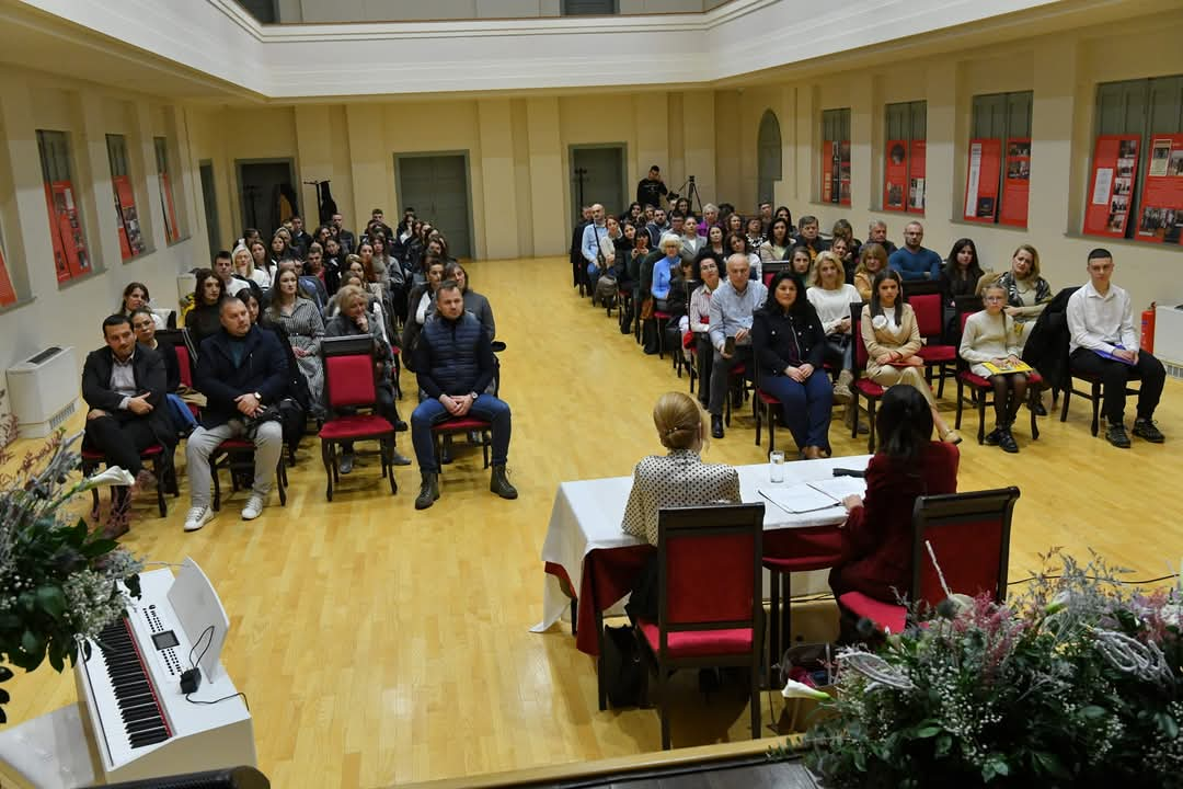 BIJELJINA: Veče mladih pjesnika i glumice Vjere Mujović – završnica „Dučićevih i Maginih sati“ (foto)